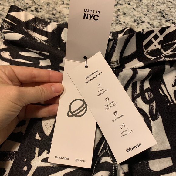 TEREZ PERFORMANCE CAPRI LEGGING 151-02 WOMENS, Black & White Graffiti Print NWT - Picture 5 of 7